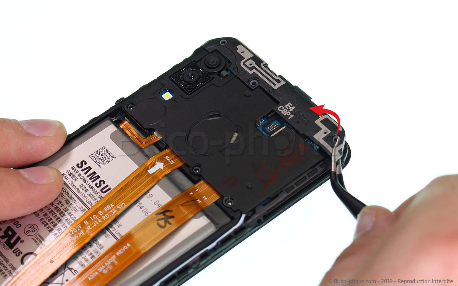 Changement de batterie sur Galaxy A20e photo 2