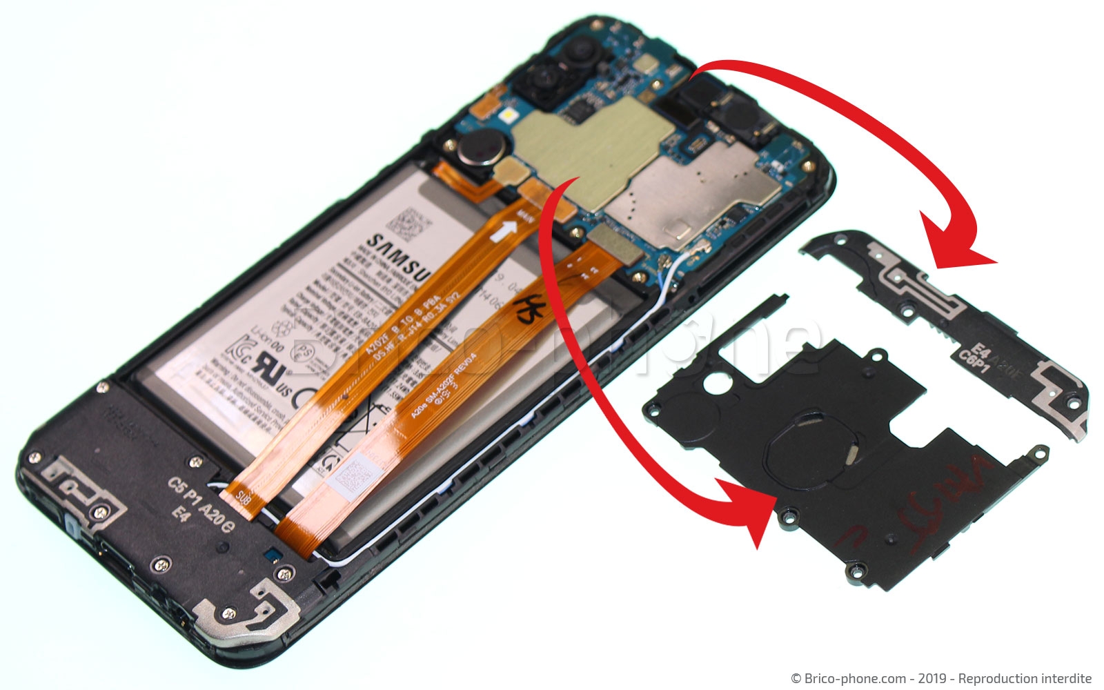 Changement de batterie sur Galaxy A20e photo 4