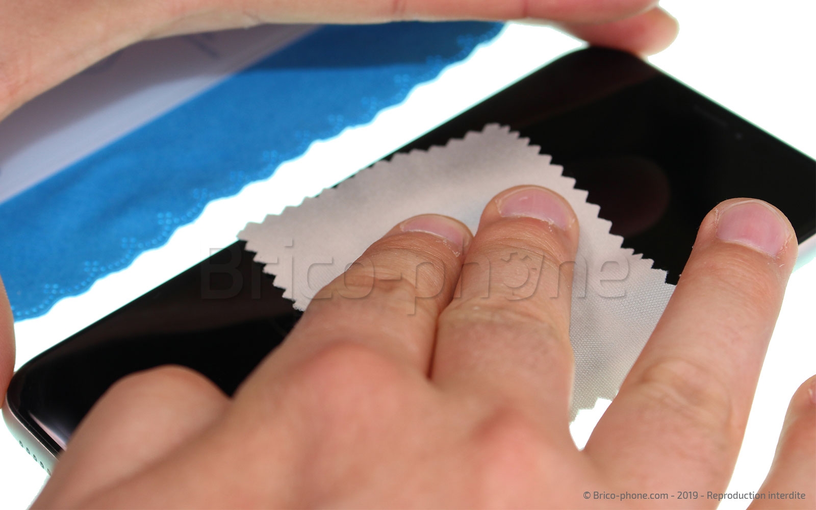 Pose d'une protection en verre trempé photo 1