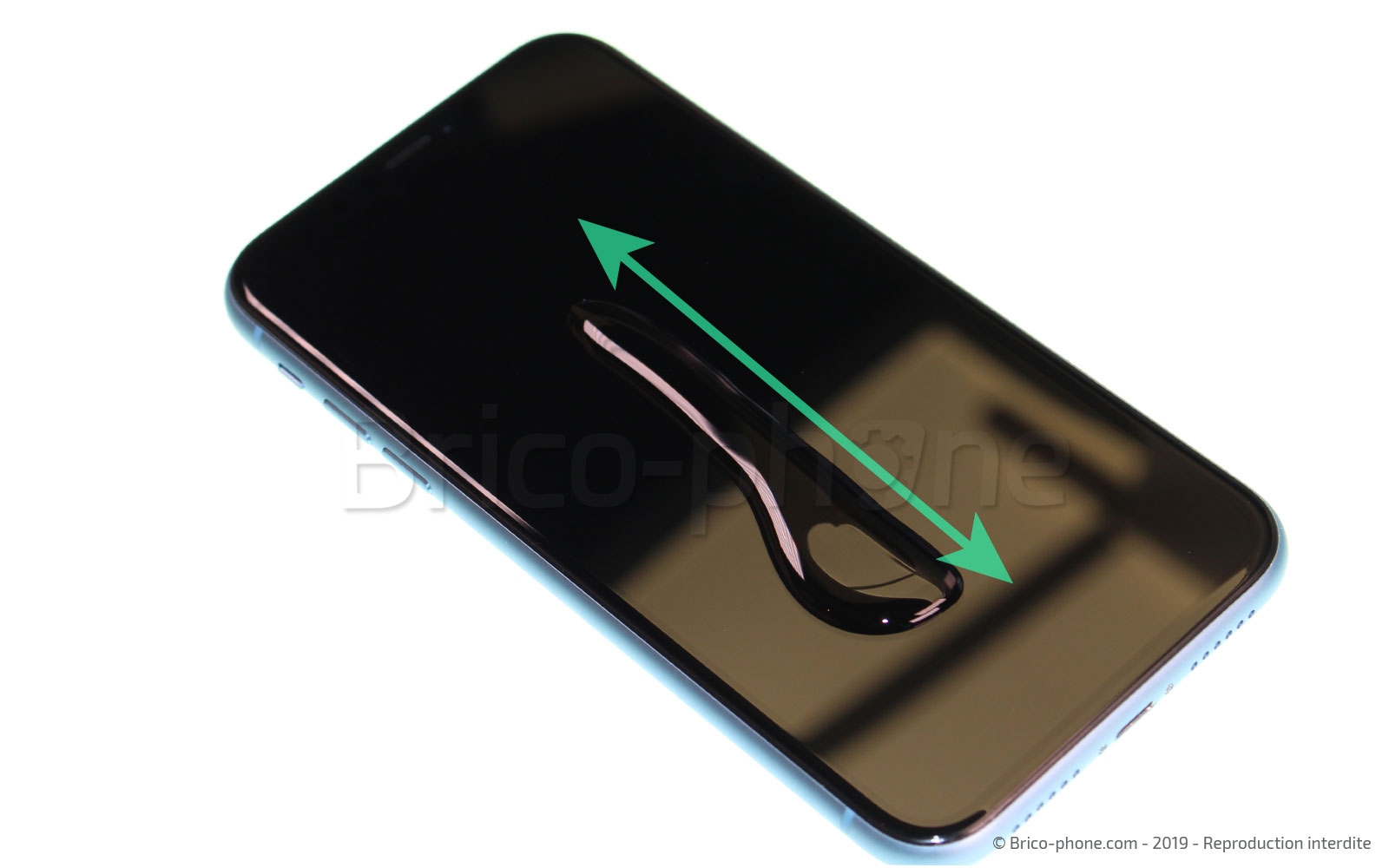 Pose d'une protection en verre trempé à fixation UV photo 1