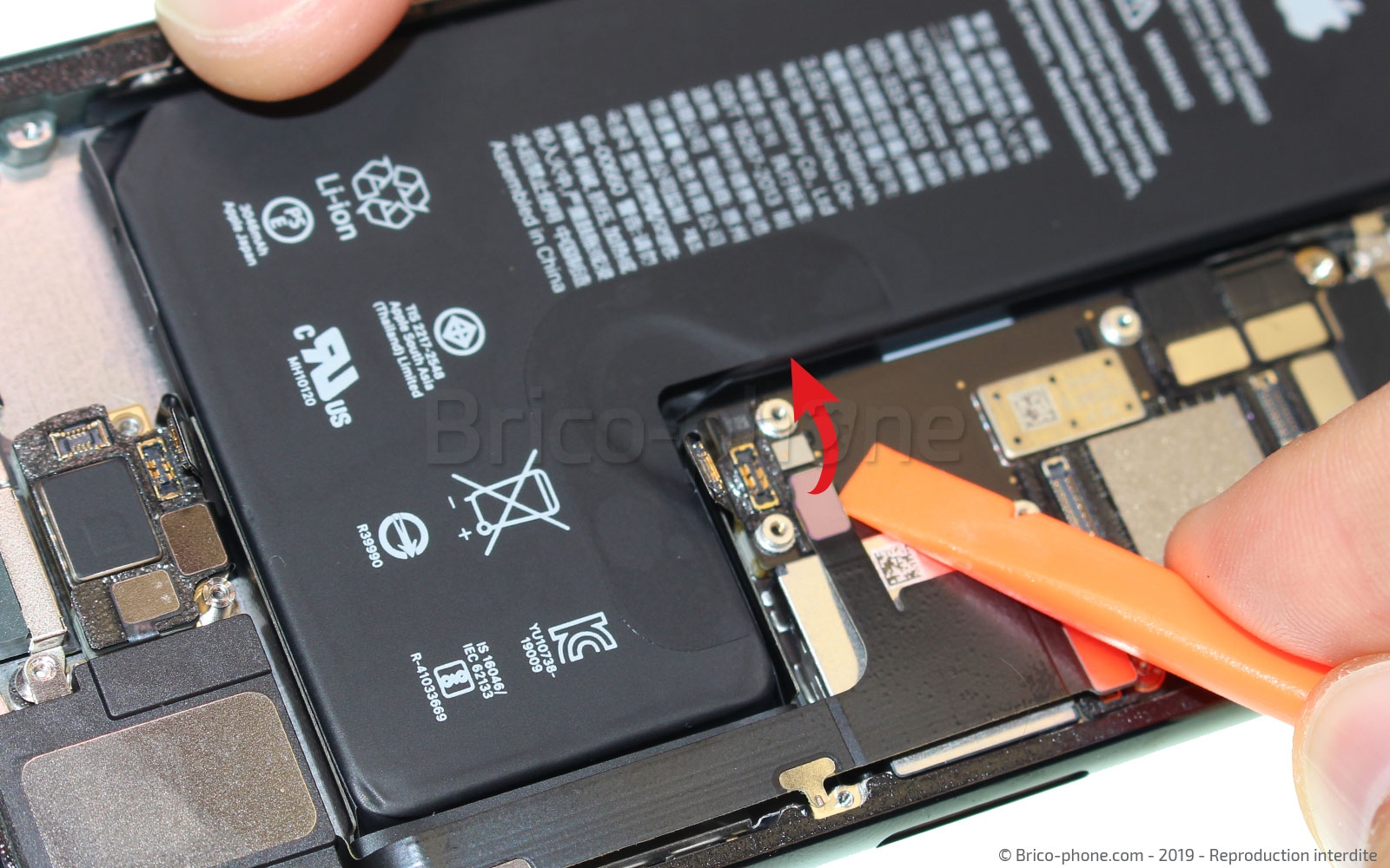 Changement du connecteur de charge sur iPhone 11 Pro photo 4