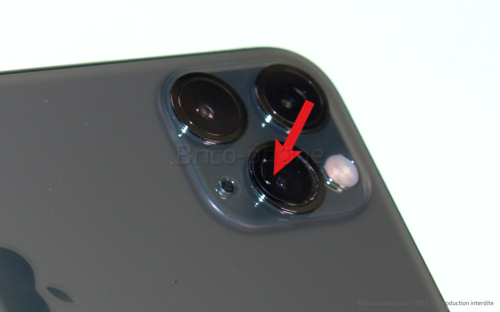Changement de lentilles de la triple caméra sur iPhone 11 Pro photo 2