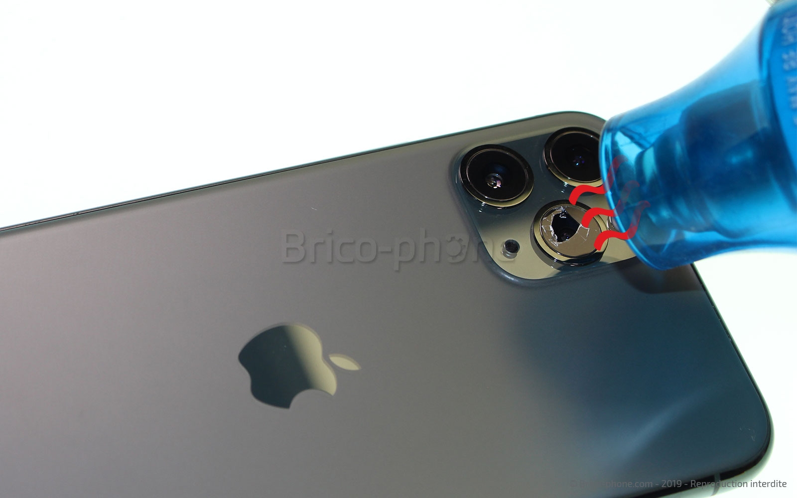 Changement de lentilles de la triple caméra sur iPhone 11 Pro photo 2