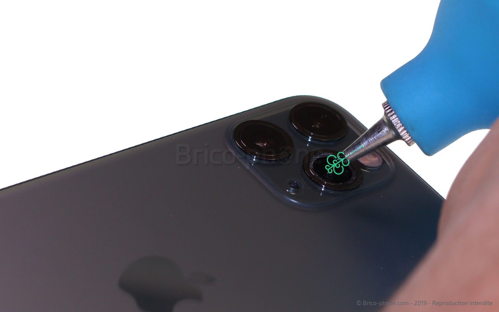 Changement de lentilles de la triple caméra sur iPhone 11 Pro photo 4