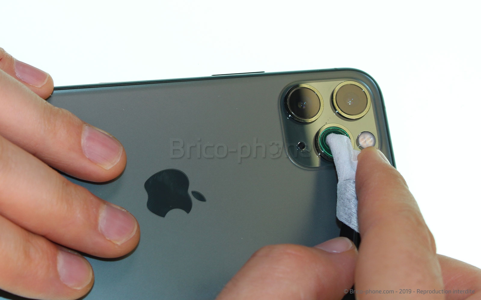 Changement de lentilles de la triple caméra sur iPhone 11 Pro photo 3