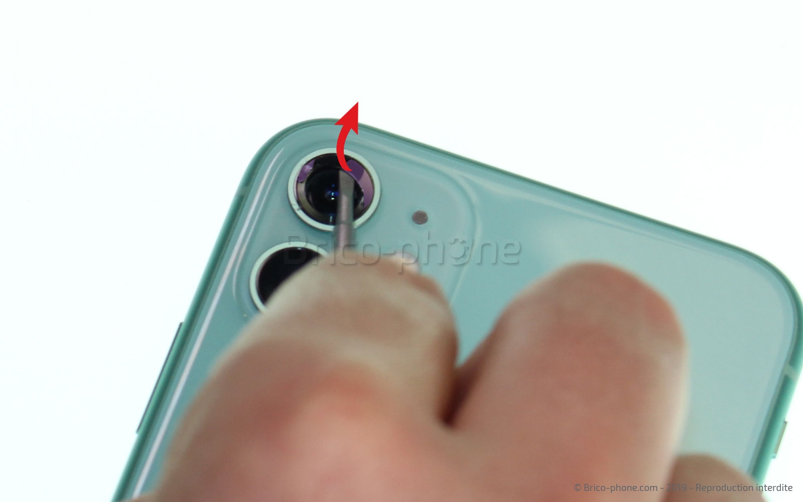 Changement de lentille de la caméra arrière sur iPhone 11 photo 4
