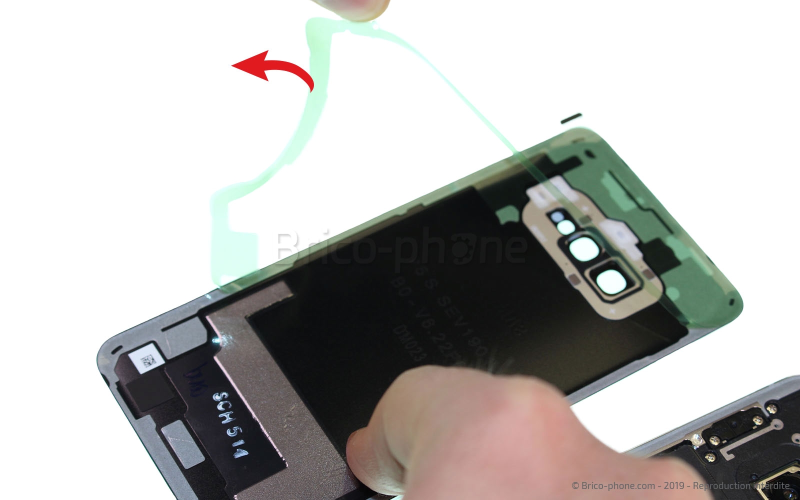 Changement de la coque arrière sur Galaxy S10e photo 2