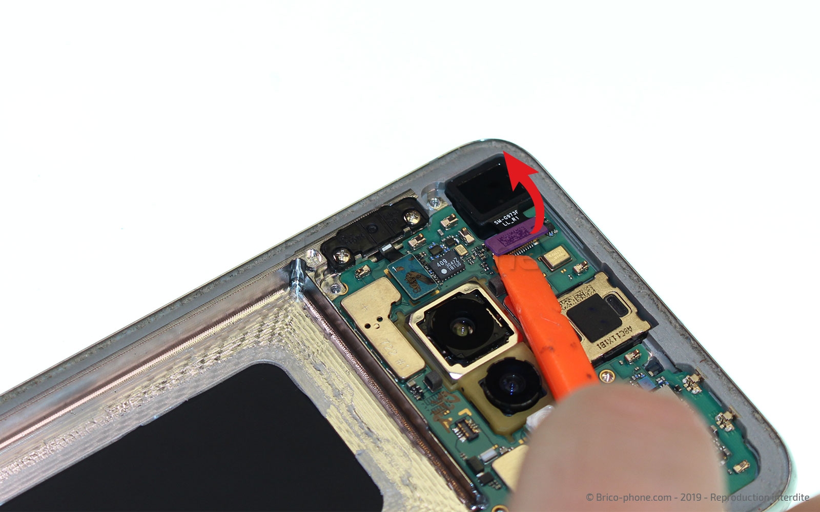 Changement du bloc écran sur châssis sur Galaxy S10e photo 1