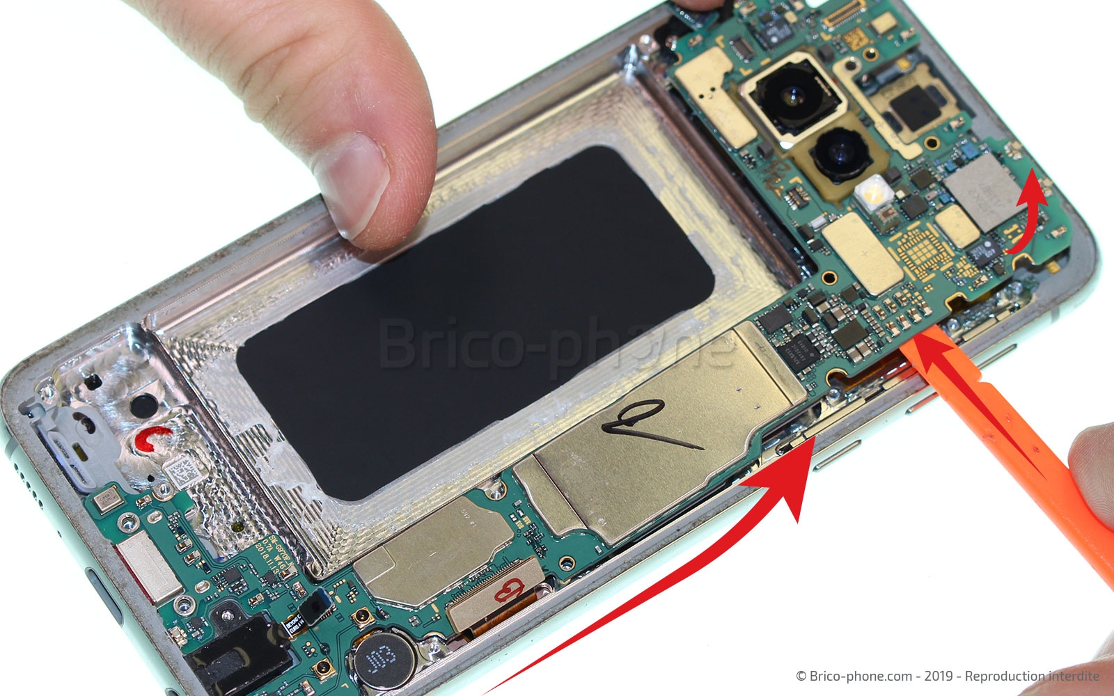 Changement du bloc écran sur châssis sur Galaxy S10e photo 1