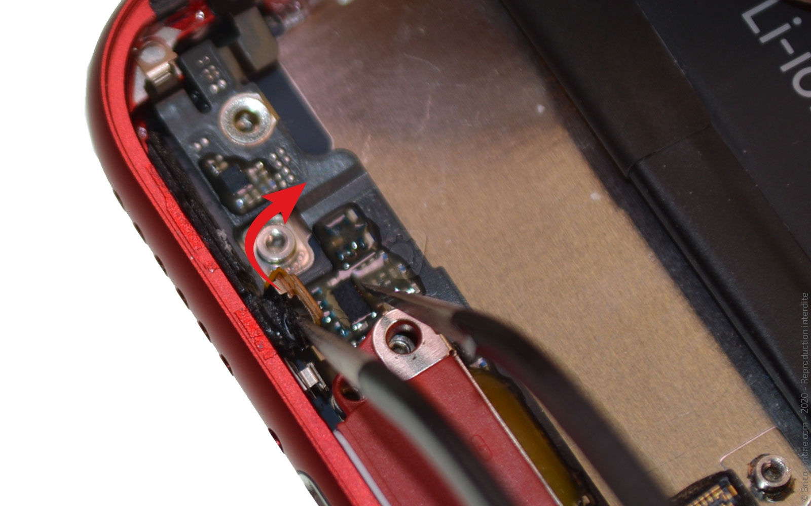 Remplacer le connecteur de charge  sur iPhone SE 2020 photo 2