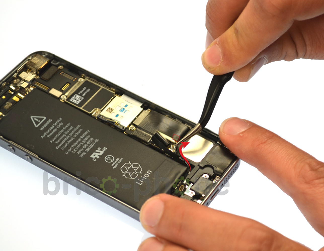 Désoxydation de la carte mère sur iPhone 5S photo 2