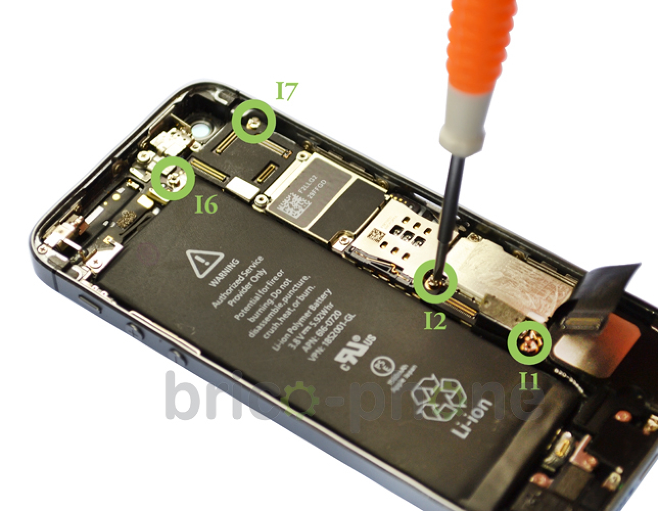 Désoxydation de la carte mère sur iPhone 5S photo 4