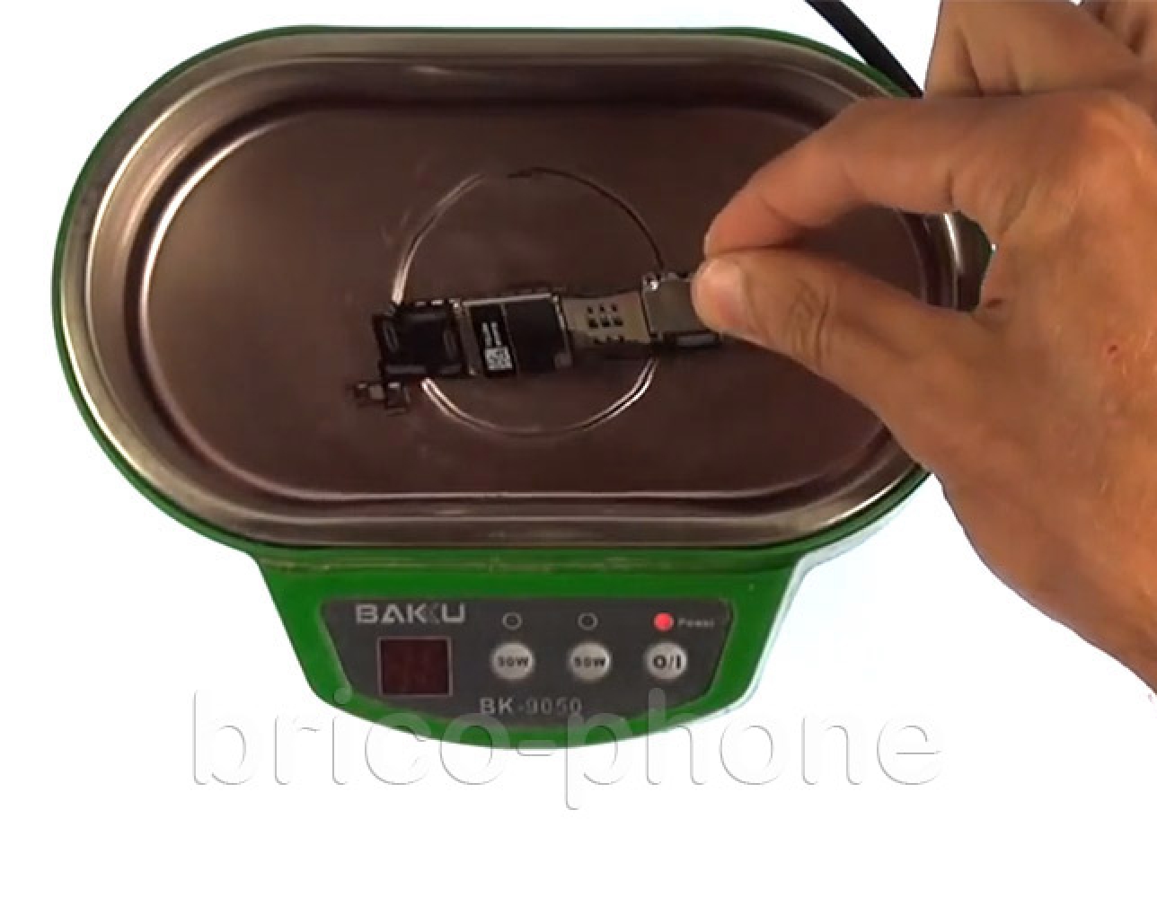 Désoxydation de la carte mère sur iPhone 5S photo 3