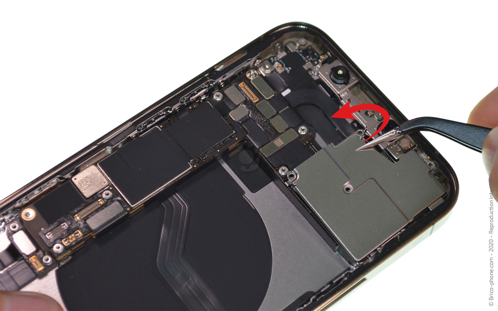 Changement du module triple caméras arrière sur iPhone 12 Pro photo 2