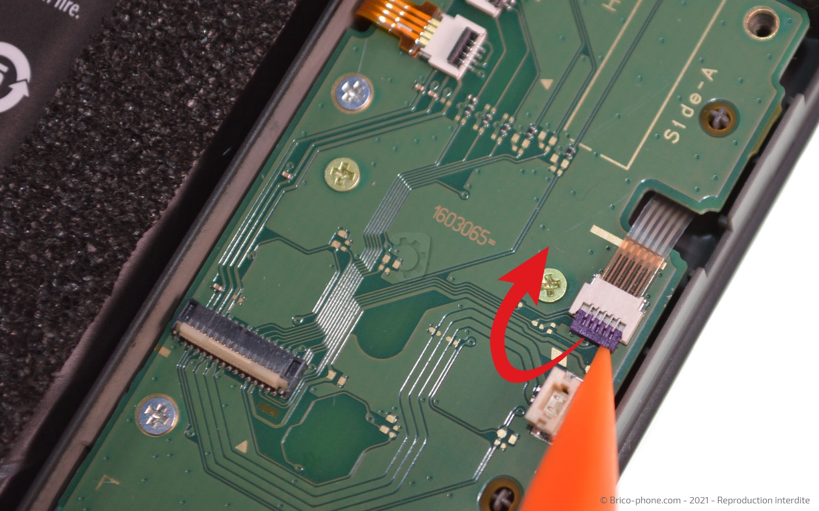 Changement de la vitre tactile ou du LCD  sur Switch Lite photo 2