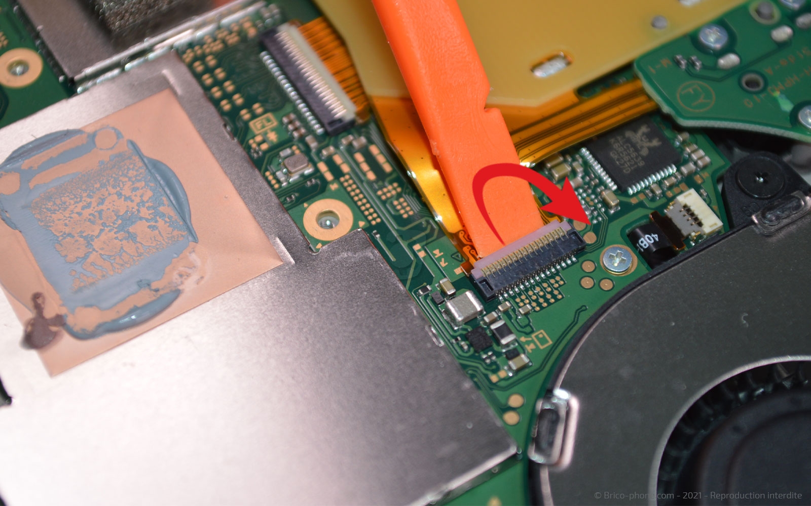 Changement de la vitre tactile ou du LCD  sur Switch Lite photo 2