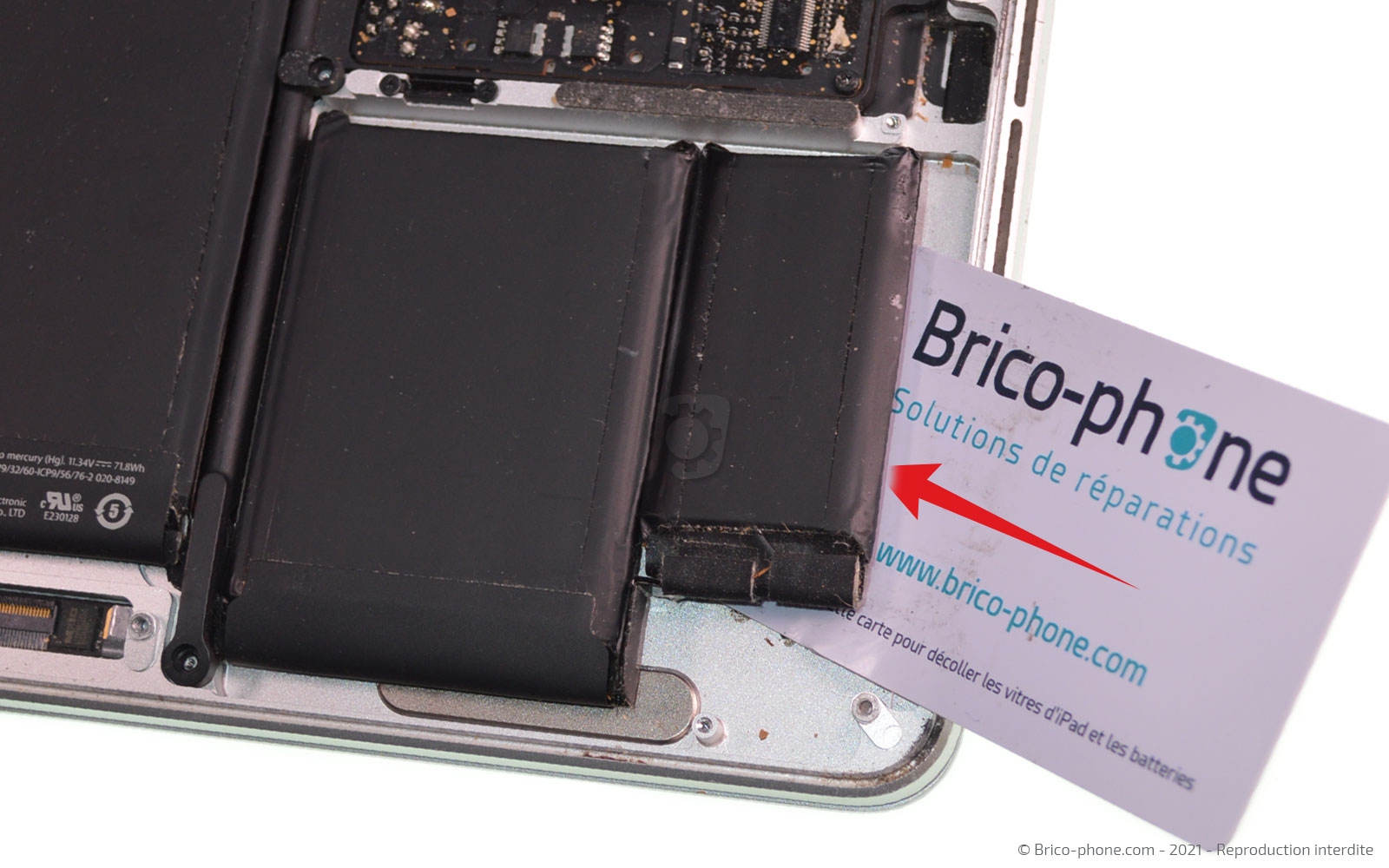 Changement de batterie sur Macbook Pro 13 pouces A1502 EMC 2875 - 2014 photo 1