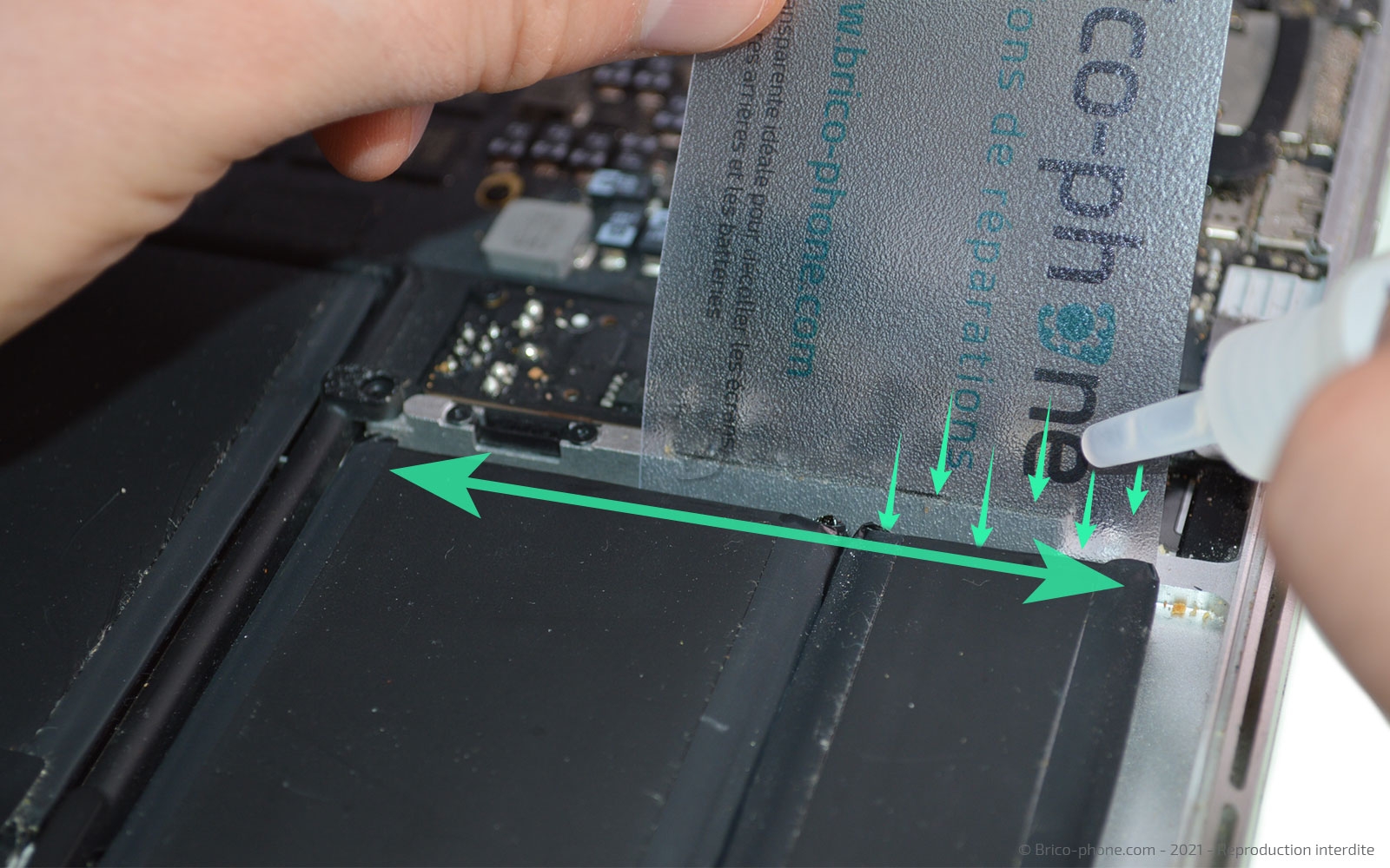 Changement de batterie sur Macbook Pro 13 pouces A1502 EMC 2875 - 2014 photo 1