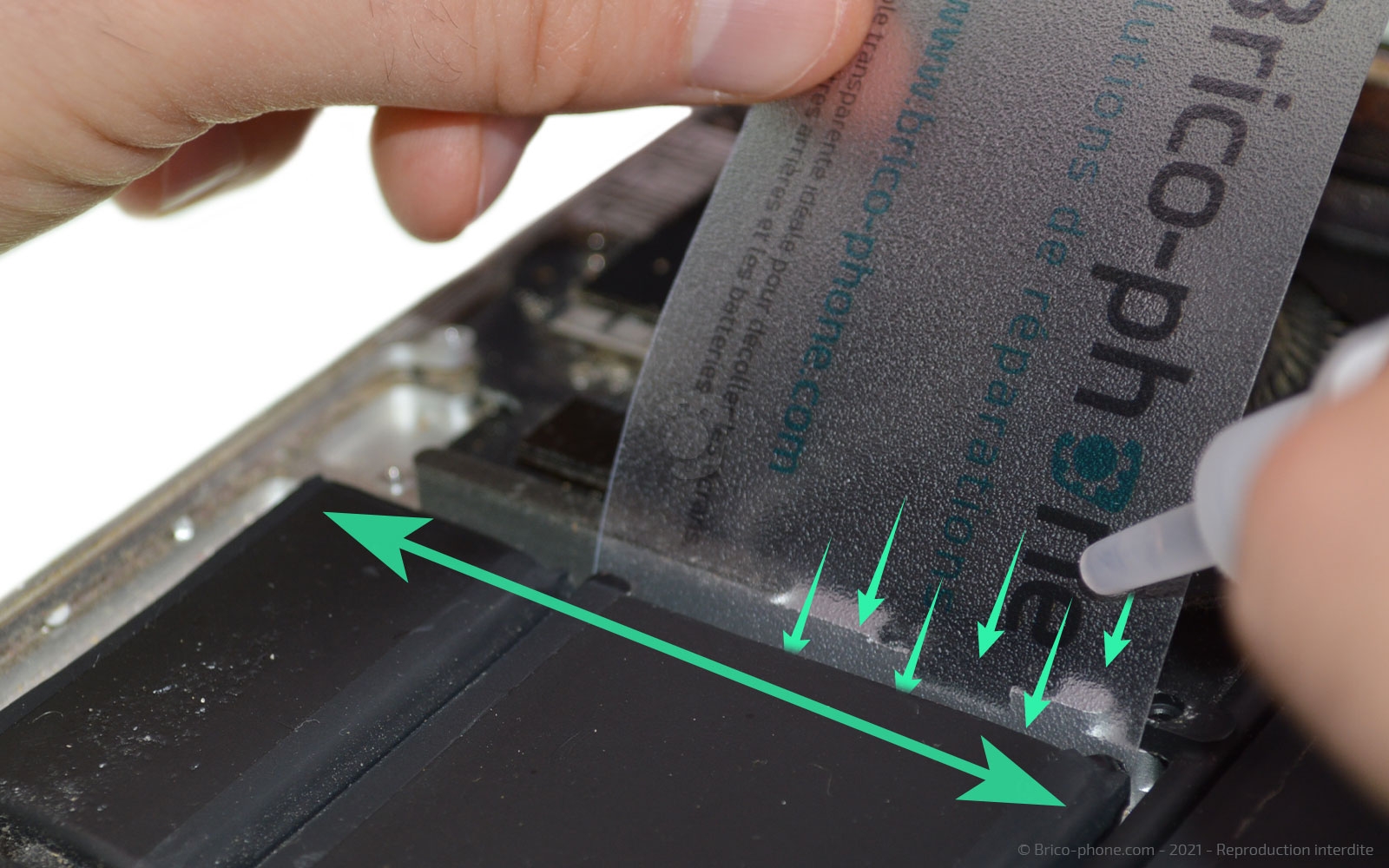 Changement de batterie sur Macbook Pro 13 pouces A1502 EMC 2875 - 2014 photo 2