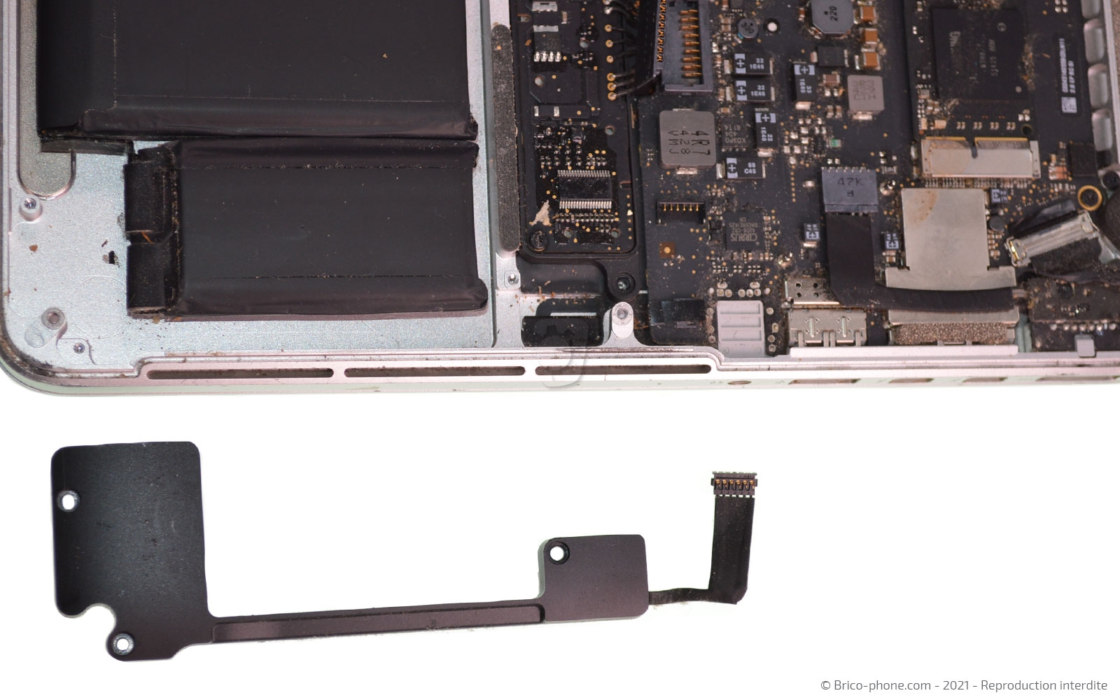 Changement de batterie sur Macbook Pro 13 pouces A1502 EMC 2875 - 2014 photo 4