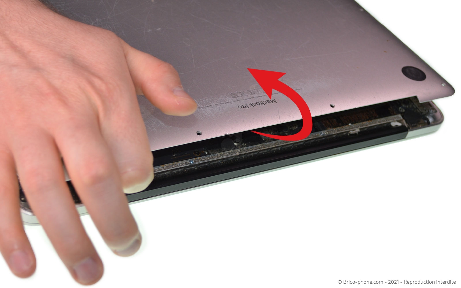 Changement de batterie sur Macbook Pro 13 pouces A1502 EMC 2875 - 2014 photo 2