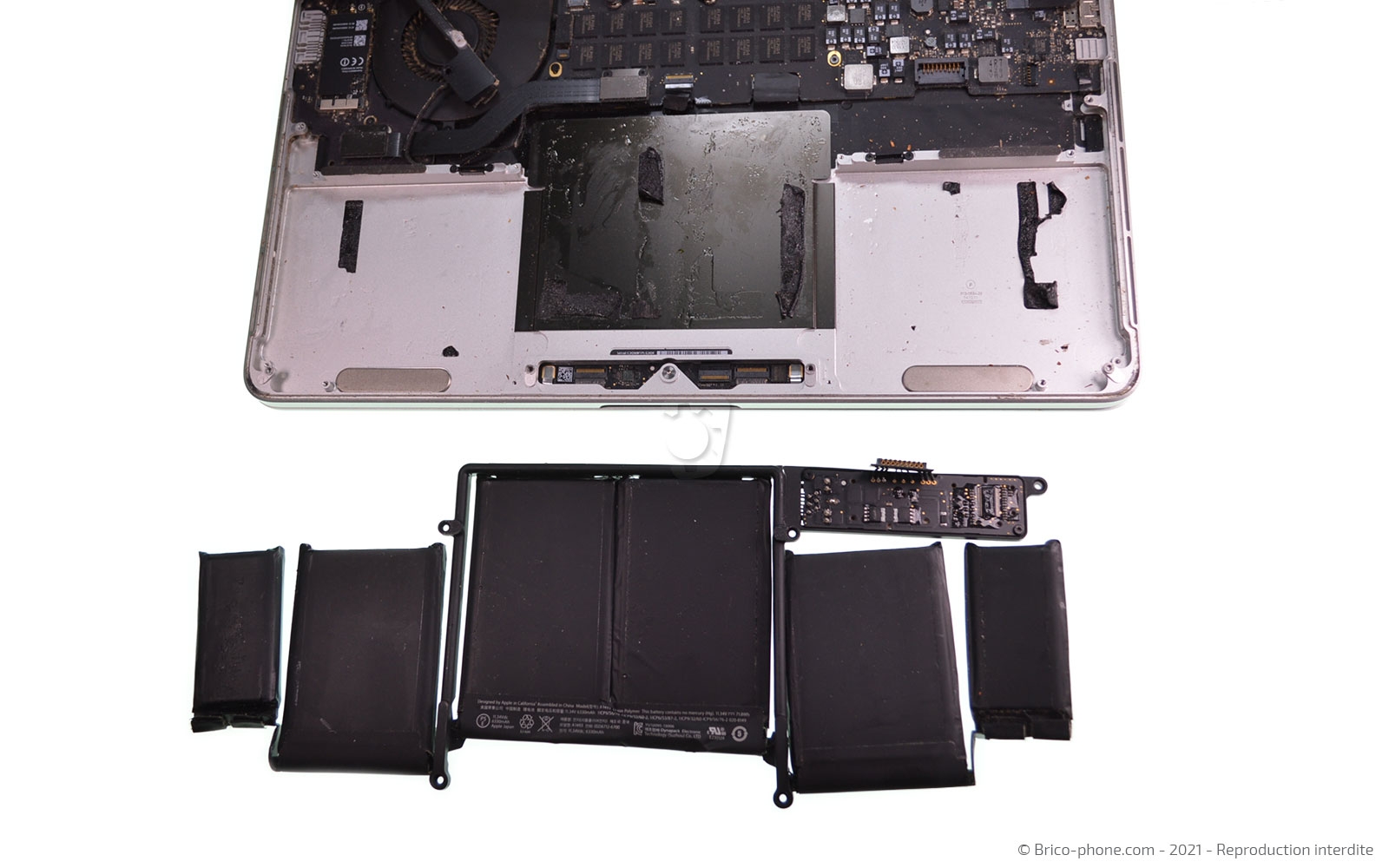 Changement de batterie sur Macbook Pro 13 pouces A1502 EMC 2875 - 2014 photo 3
