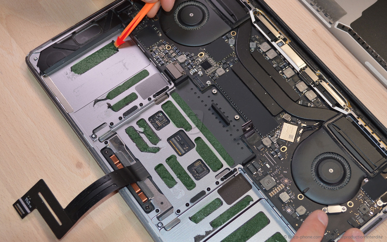 Changement de batterie sur Macbook Pro 13 pouces A1989 EMC 3214 - 2018 photo 1