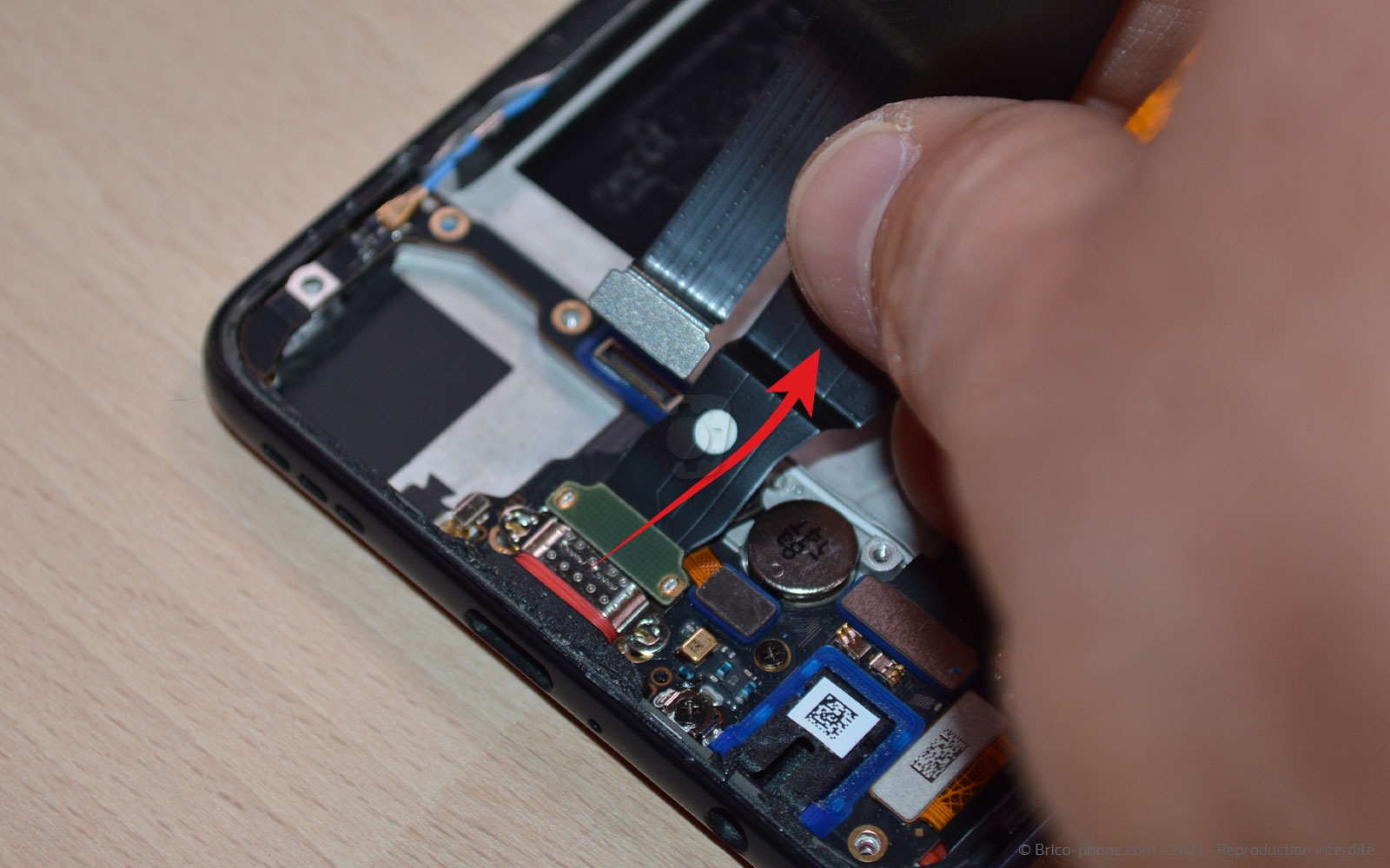 Changement de connecteur de charge sur Find X2 Lite photo 3