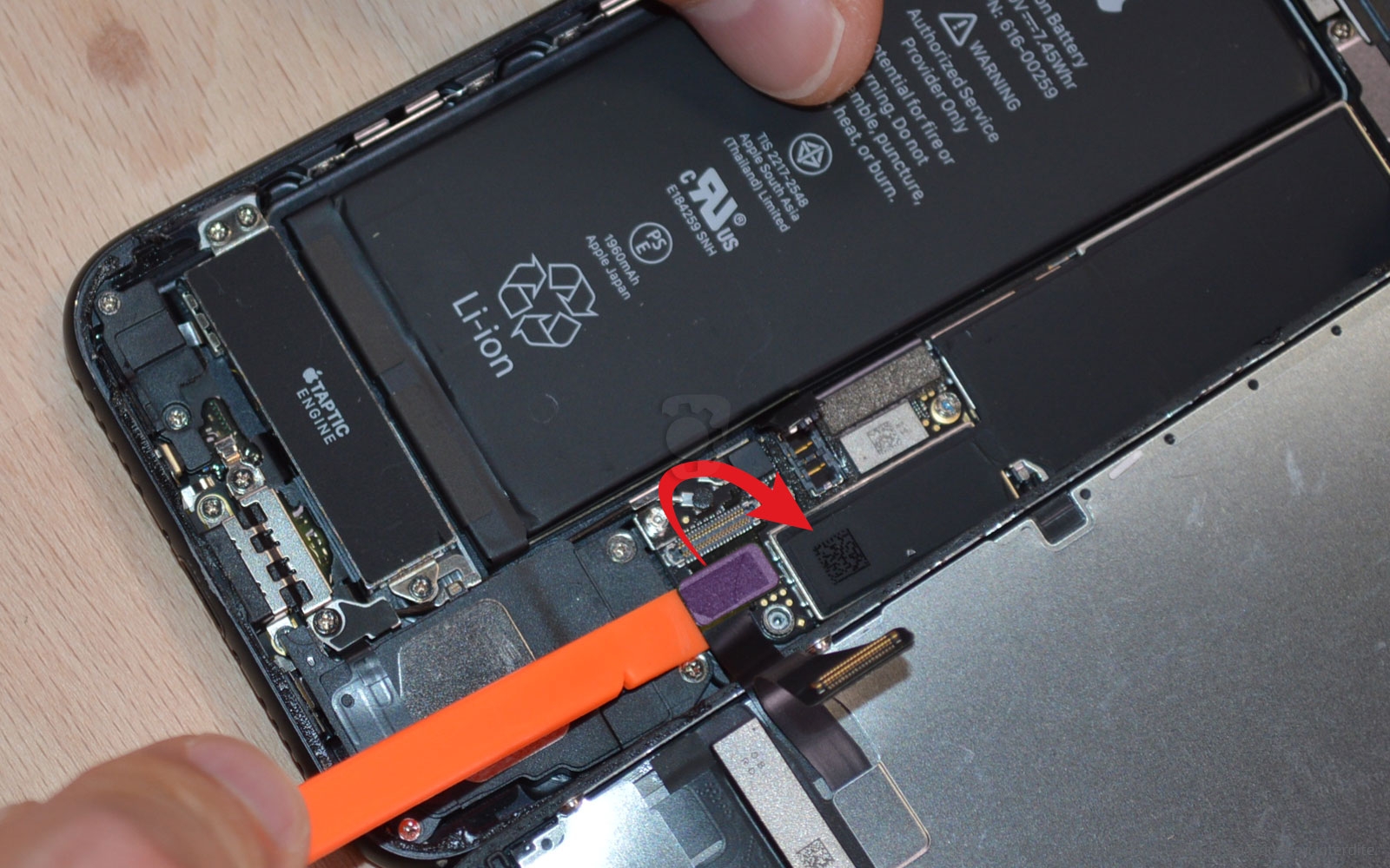 Changement de la coque arrière sur iPhone 7 photo 2