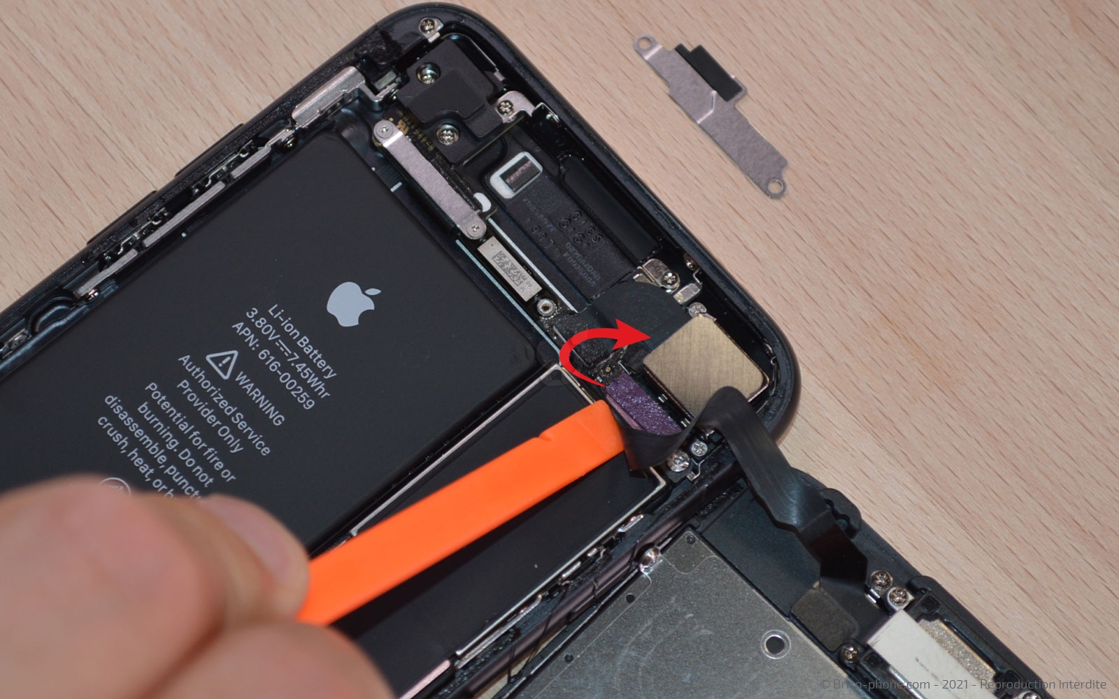 Changement de la coque arrière sur iPhone 7 photo 3