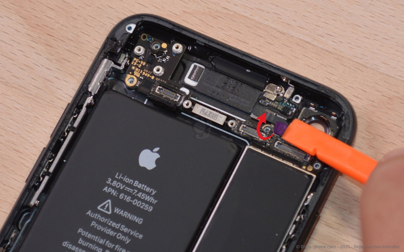 Changement de la coque arrière sur iPhone 7 photo 3