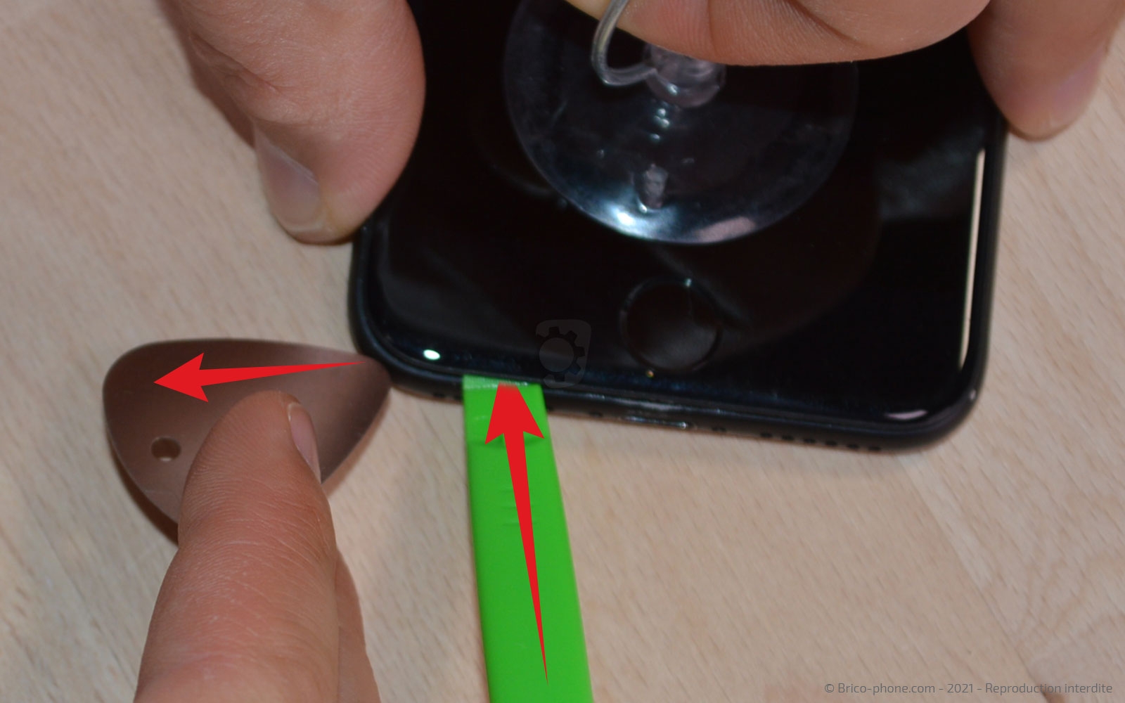 Changement de la coque arrière sur iPhone 7 photo 2