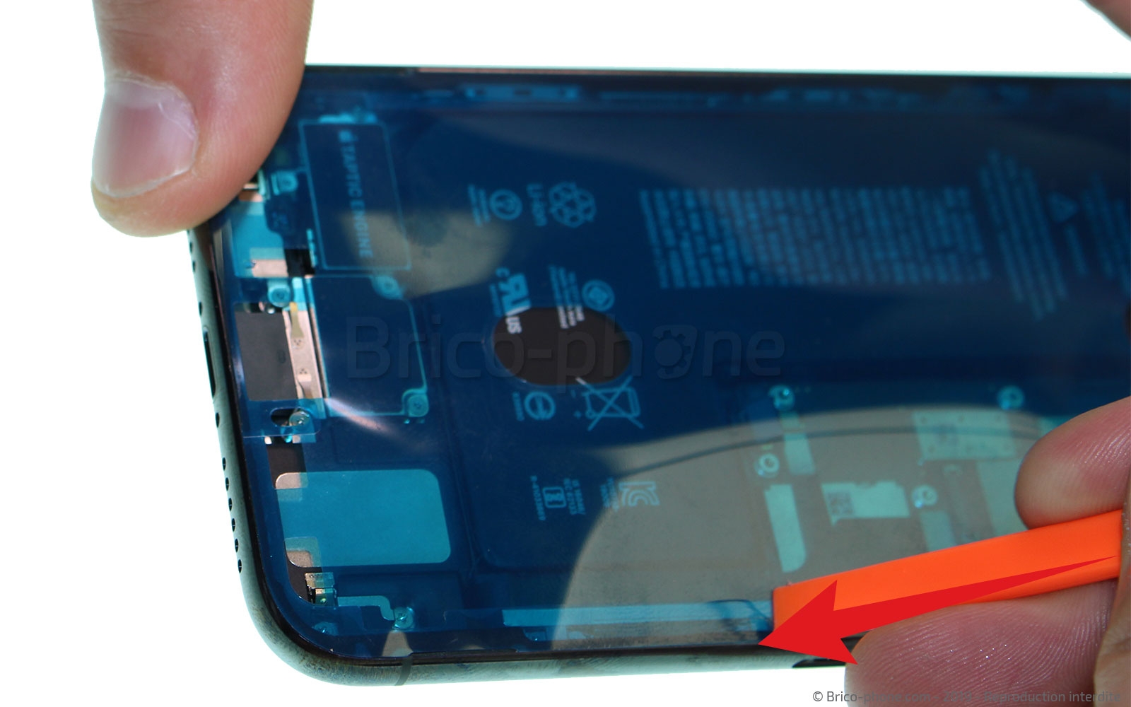 Changement de la coque arrière sur iPhone 11 Pro photo 2