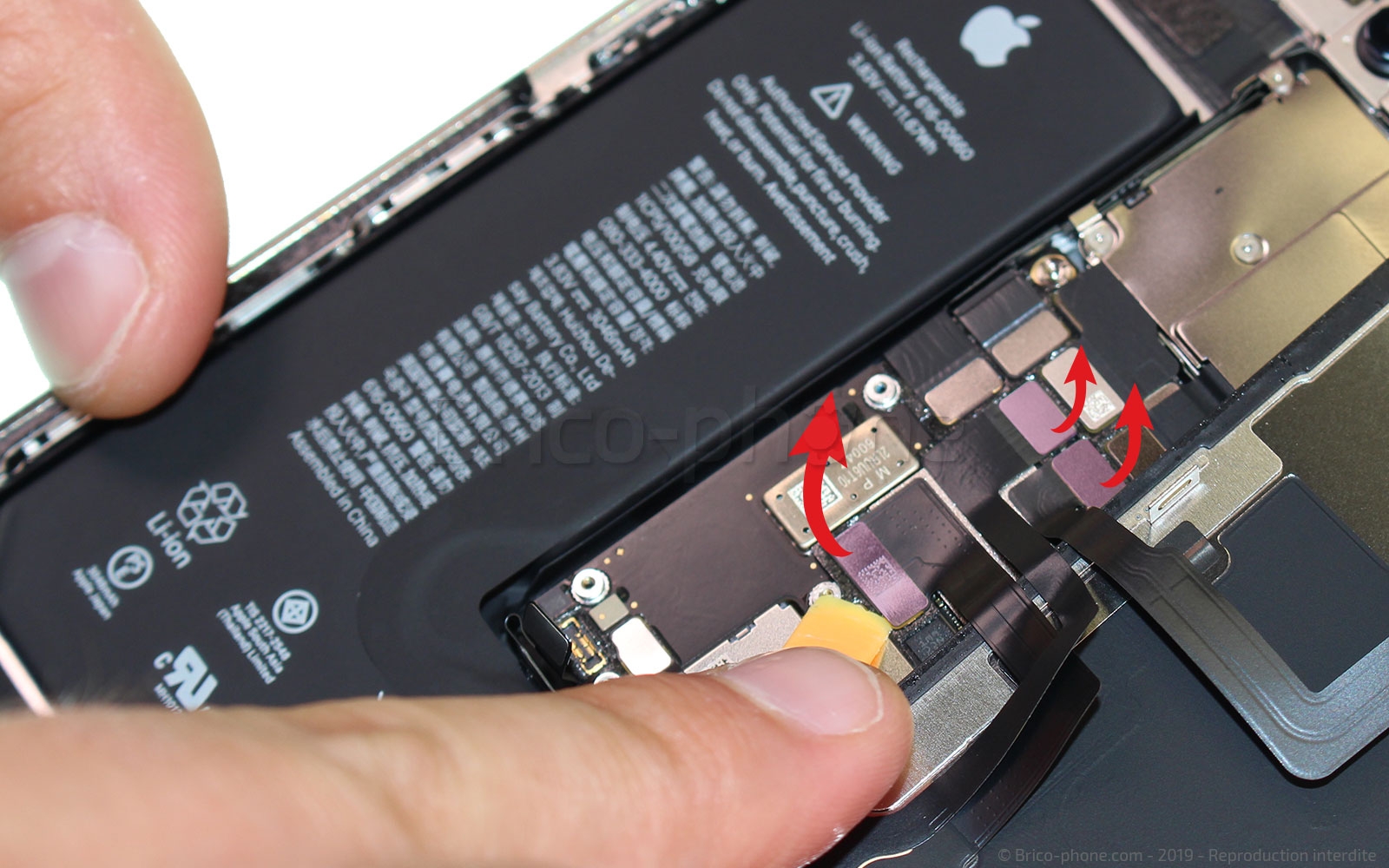 Changement de la coque arrière sur iPhone 11 Pro photo 3