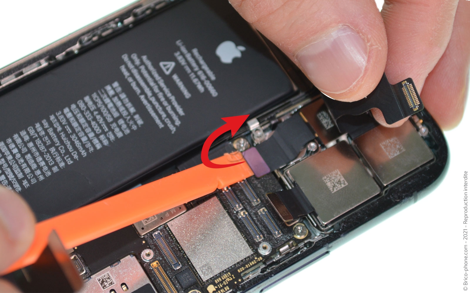 Changement de la coque arrière sur iPhone 11 Pro photo 2