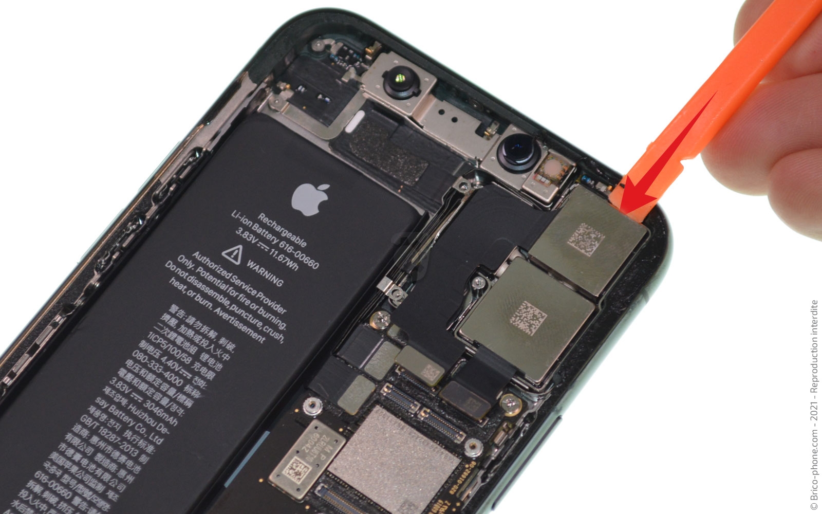 Changement de la coque arrière sur iPhone 11 Pro photo 3