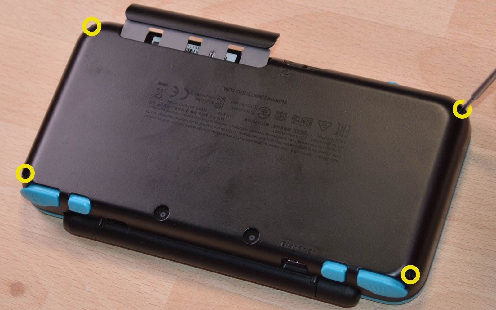 Changement de la batterie sur New 2DS XL photo 1